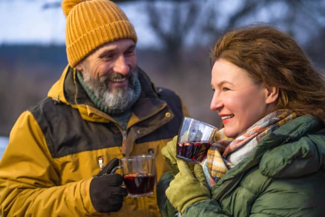 Does Alcohol Warm You Up? We Debunk the Myth!