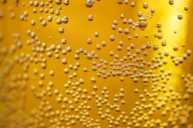 Dehydrogenaza alkoholowa – jak wpływa na metabolizm alkoholu?