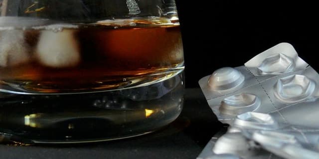 Esperal - wszywka alkoholowa czy tabletka doustna? co wybrać?