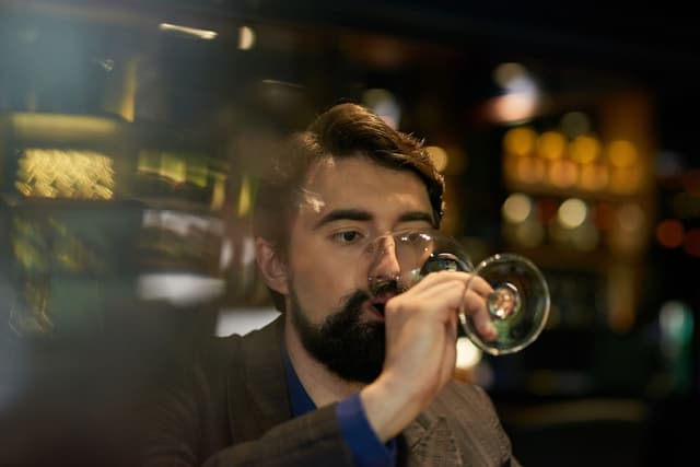 Leczenie alkoholizmu hipnozą - jak wygląda i na czym polega