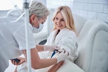 Вітамінні крапельниці - як часто їх застосовувати і які їх переваги? Перевірте!