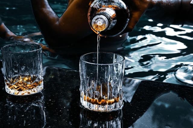 Jaka jest śmiertelna dawka alkoholu - ile wynosi i od czego zależy dawka śmiertelna alkoholu?