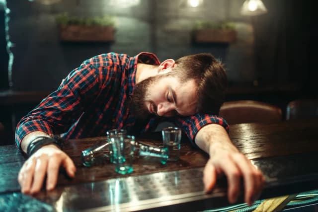 Jakie są przyczyny alkoholizmu?