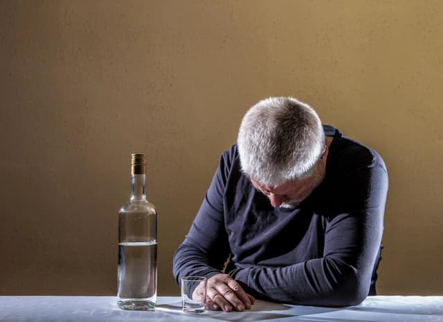 Bauchschmerzen nach Alkohol - was tun?