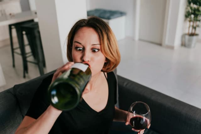 Symptome des Alkoholismus – wann wird Trinken unkontrolliert?