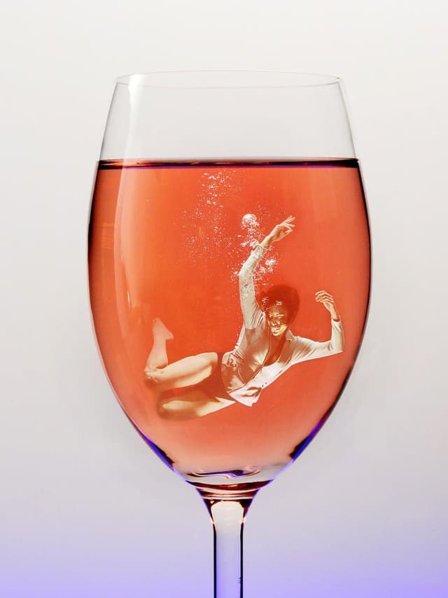 Zatrucie alkoholowe - objawy | Jak zatrzymać wymiotowanie po alkoholu