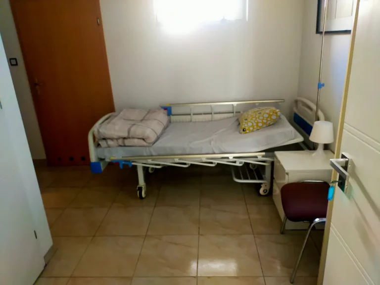 Łóżko do zabiegu wszywki alkoholowej w Nasz Gabinet Poznań